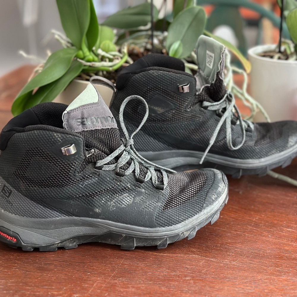 Salomon Women's Outline Mid GTX W Hiking Size 8